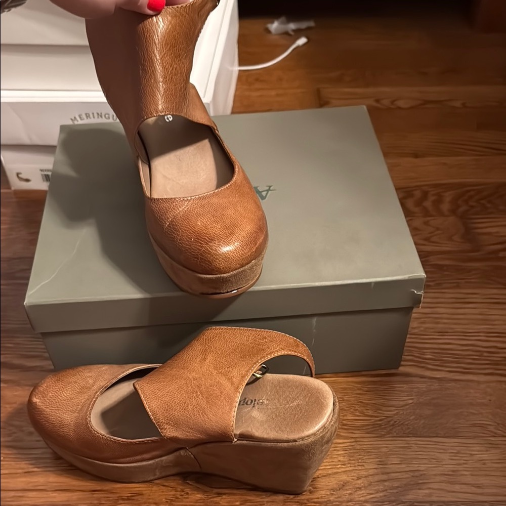 Antelope Women's Brown Leather Platform Shoes